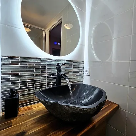 Confort ! Ville, Calme, Cinema Prive, Climatisation, Parking, Wifi Apartment *